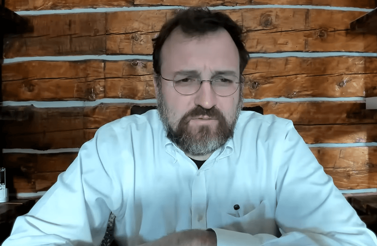 Charles Hoskinson vende su Blackhawk y Lambos: ¿crítico del lujo crypto?