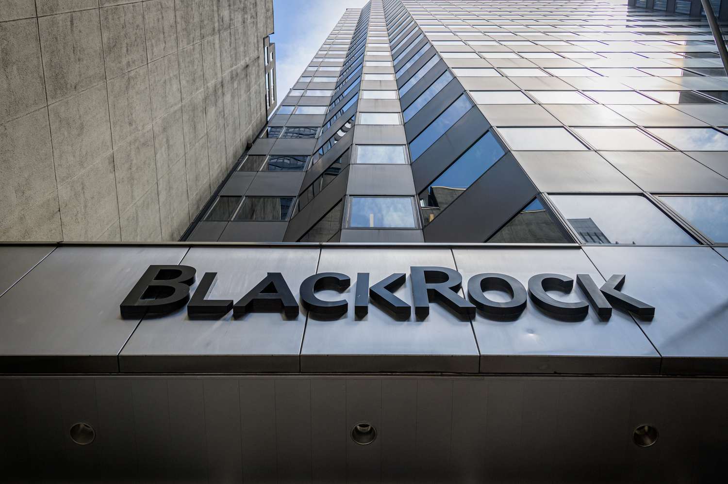 BlackRock invirtió USD 23.000M en Bitcoin y Ethereum en 2025