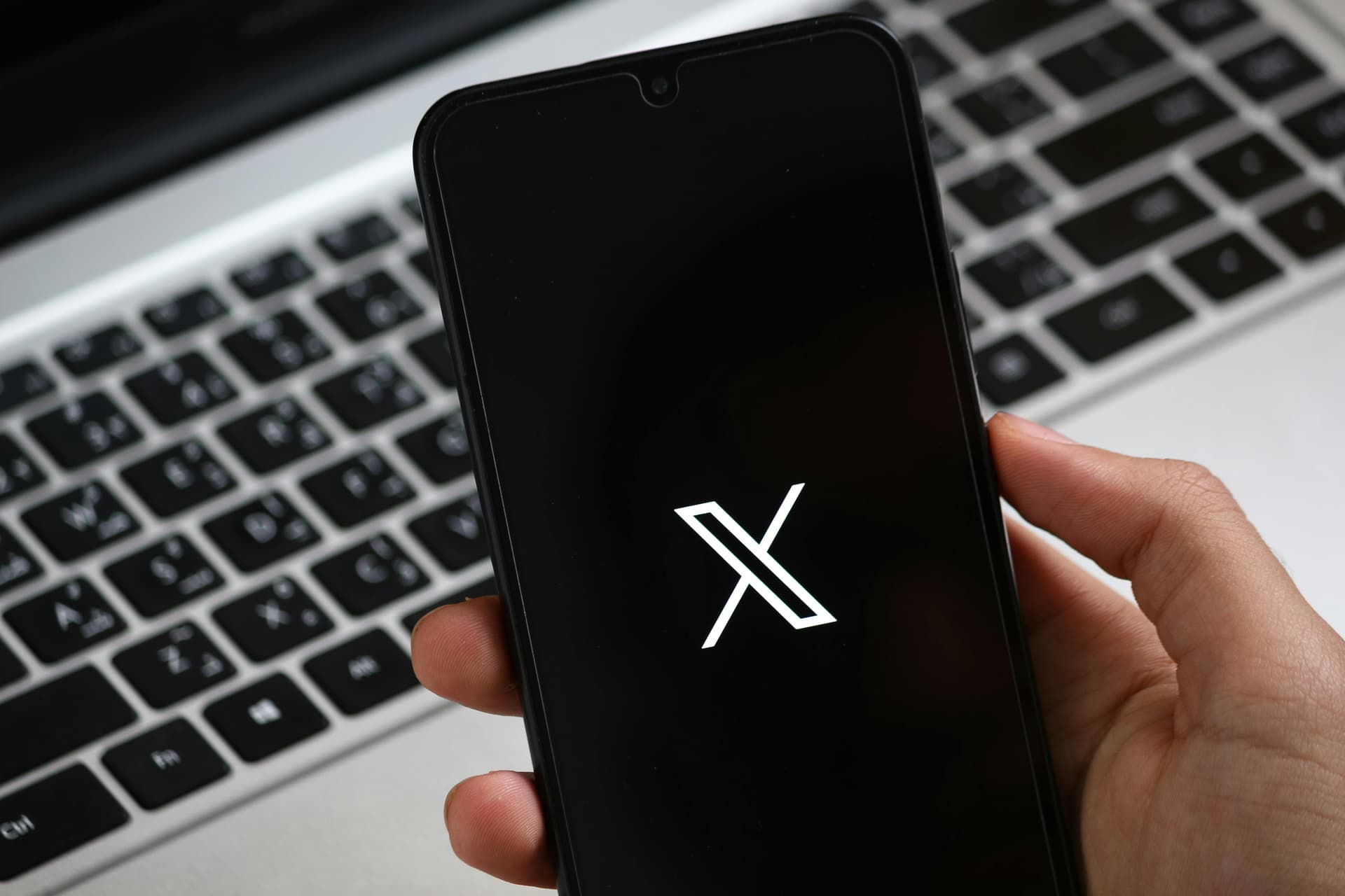 X lanza Smart Cashtags: precios en vivo para cripto y acciones