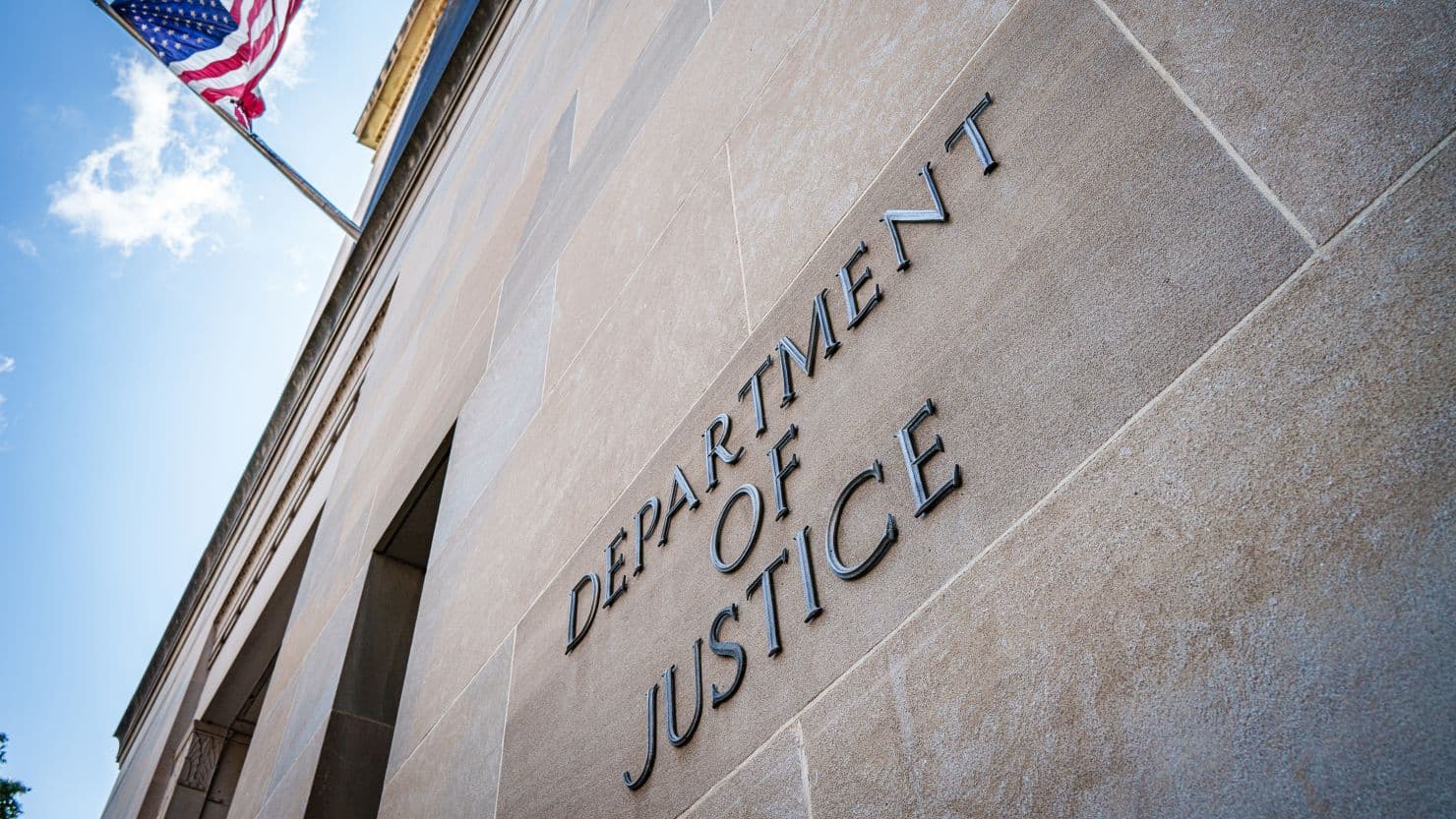 DOJ cierra unidad crypto: Investigan tenencias de subjefe