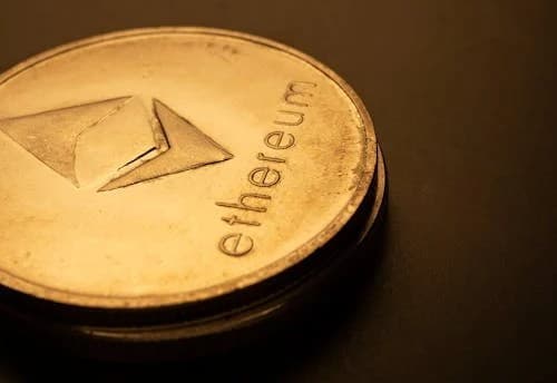 Ethereum cae a mínimo anual: ¿por qué los inversores no pierden la calma?