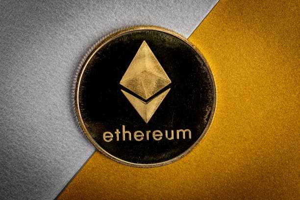Ethereum: grandes inversores venden mientras pequeños acumulan