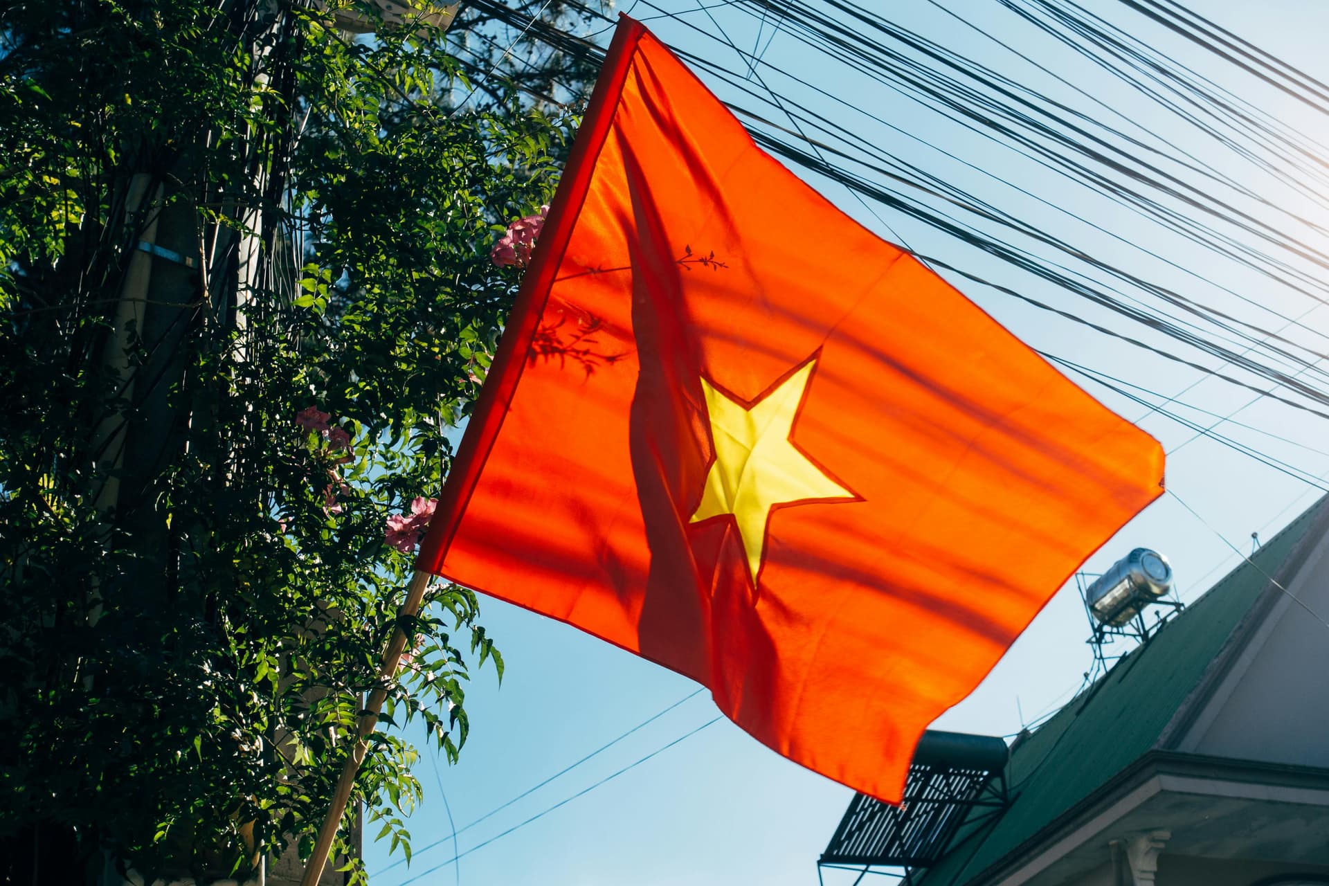 Vietnam impone nuevo impuesto del 0,1% a operaciones en criptomonedas