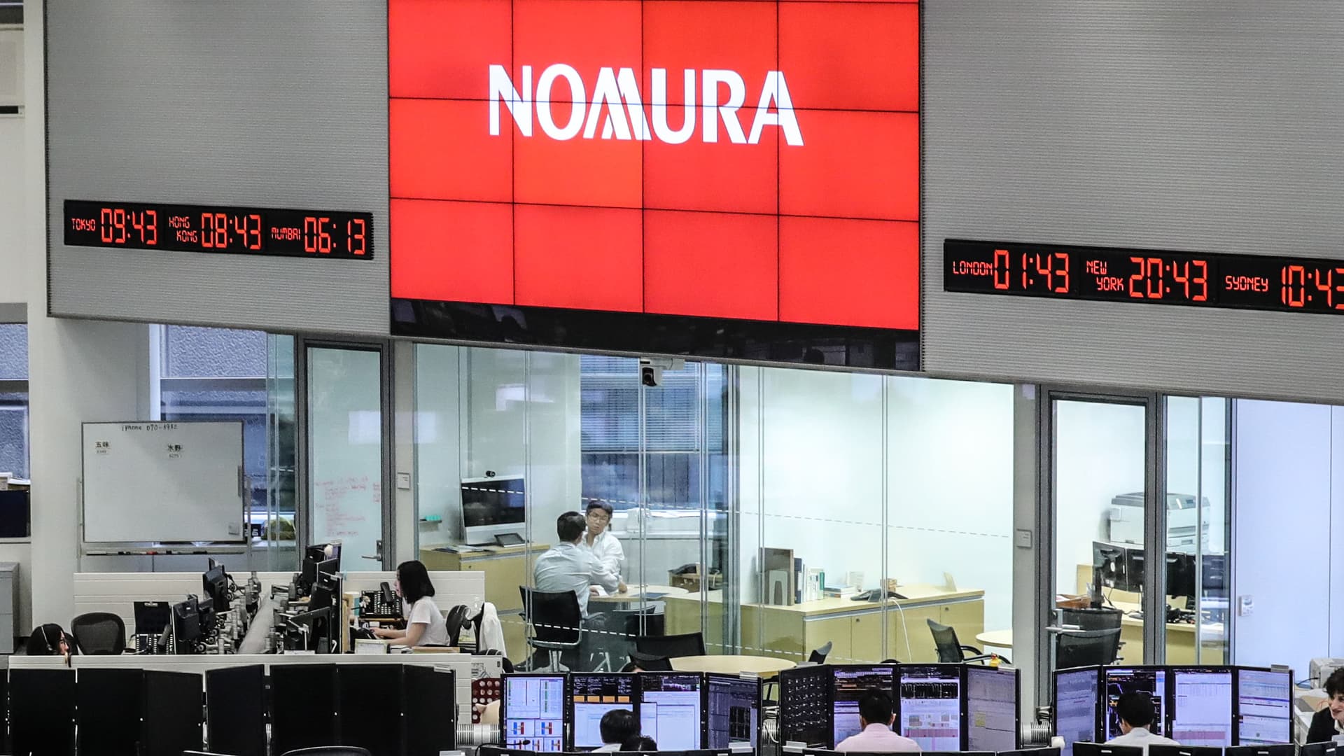 Nomura reduce inversiones en crypto tras caída de ganancias en 2026