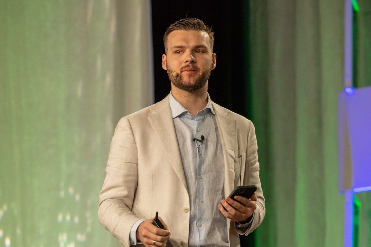 Condenan a CEO de SafeMoon a 100 meses de prisión