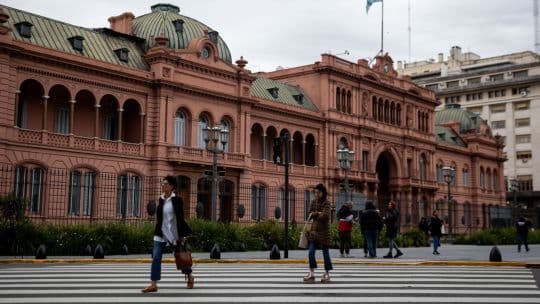S&P mejora calificación argentina y refuerza deuda