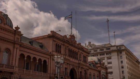 Argentina se acerca al mercado de bonos tras giro