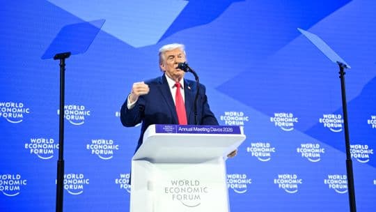 Trump en Davos: pide negociaciones urgentes por Groenlandia