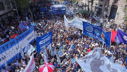 Clashes in Buenos Aires: Protestas contra la reforma laboral de Milei