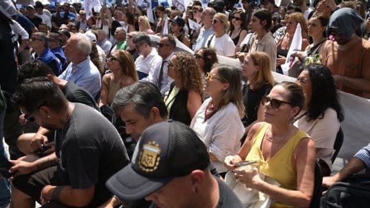 Milei firma reforma laboral: cambios en contratos y despidos