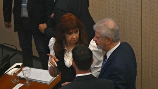 CFK enfrenta juicio por Cuadernos y arremete contra Milei