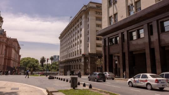 Economía argentina creció 4,4% en 2025, pero decepciona en Q4