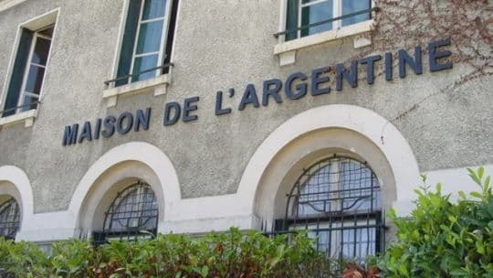 París: polémica por placa sobre dictadura en residencia argentina