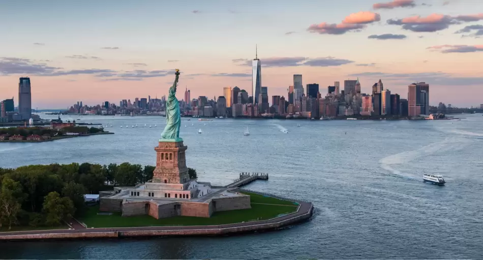 El 'Efecto Milei' colapsa Wall Street: bancos cierran por demanda récord