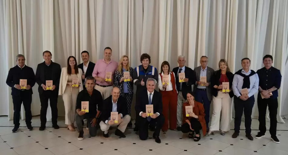 Milei congela su sueldo, pero su Gabinete recibiría aumentos