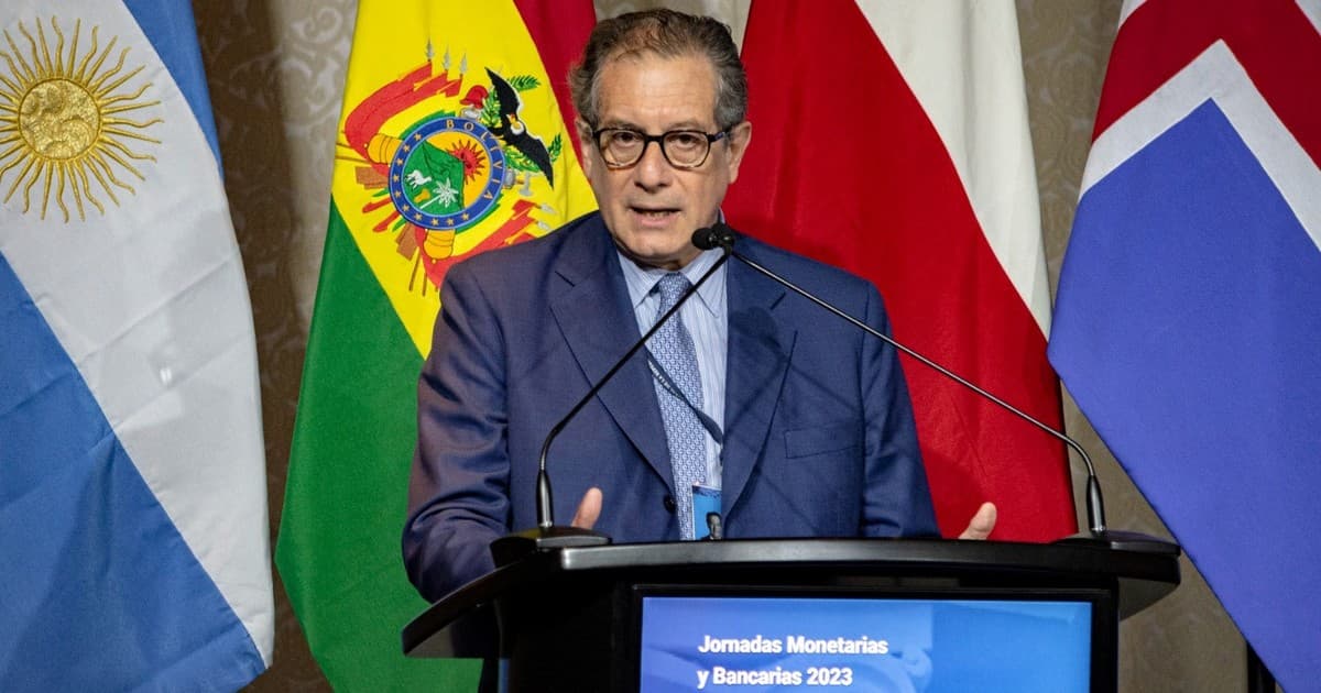 Ex presidente del BCRA se defiende por investigación del dólar