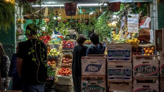 Inflación en Argentina: aceleró más de lo esperado en diciembre