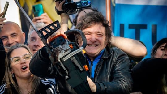 Milei recorta US$8.000 millones del gasto público en Argentina