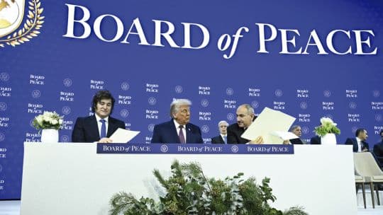 Trump firma su 'Board of Peace' en Davos con Milei y ausencias clave