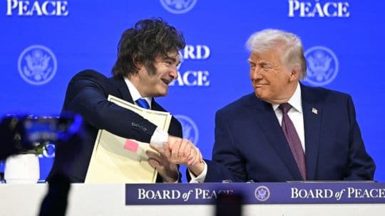 Bonos de Argentina y Ecuador atraen inversores cercanos a Trump