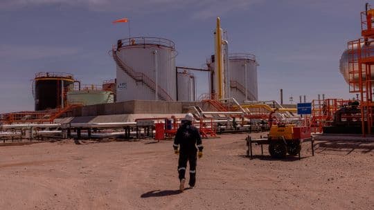 Milei amplía incentivos para atraer inversiones en petróleo shale