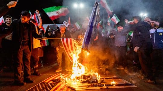 EE.UU. e Israel bombardean campo de gas iraní en nueva escalada